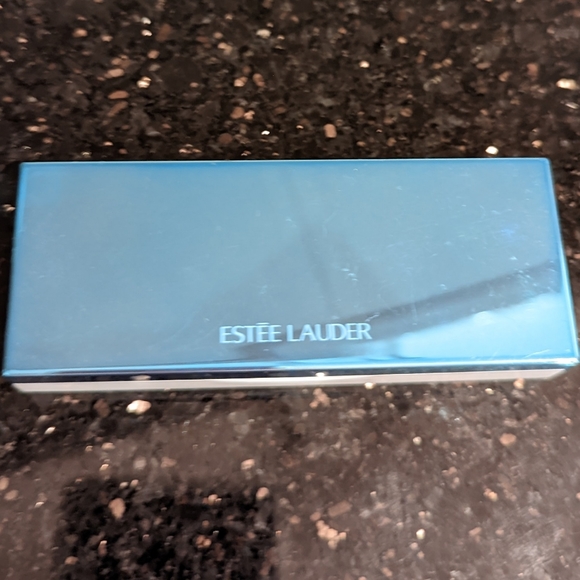 Estee Lauder Shape & Sculpt Face Kit. - Picture 3 of 6